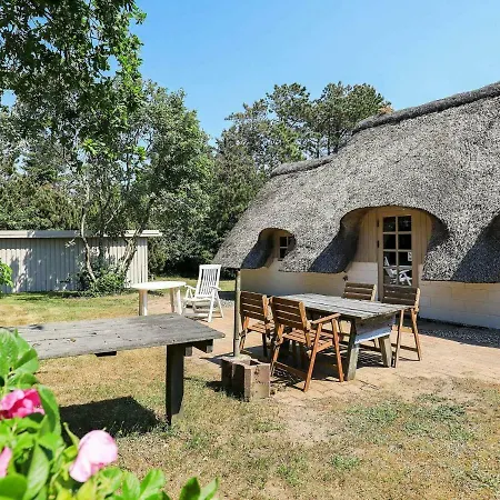Fyrrealle Holiday home *